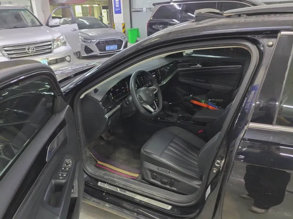 2025 Volkswagen Passat 2.0T 220HP L4 7DCT,autocango,china used car exporter,china ev exporter,chinese used car exporter,chinese used ev exporter