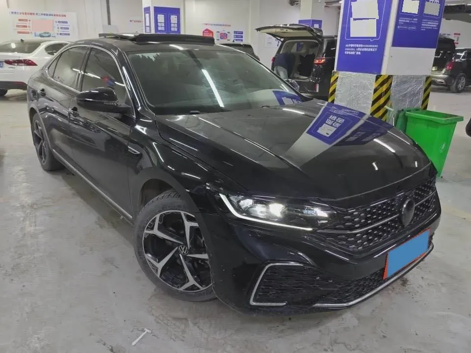 2025 Volkswagen Passat 2.0T 220HP L4 7DCT,autocango,china used car exporter,china ev exporter,chinese used car exporter,chinese used ev exporter