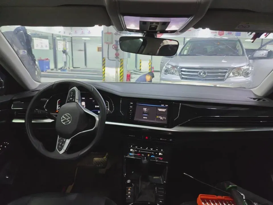 2025 Volkswagen Passat 2.0T 220HP L4 7DCT,autocango,china used car exporter,china ev exporter,chinese used car exporter,chinese used ev exporter