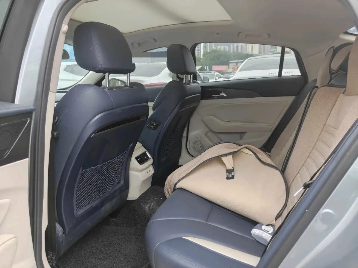 2020 HongQi H5 1.8T 197HP L4 6AT,autocango,china used car exporter,china ev exporter,chinese used car exporter,chinese used ev exporter