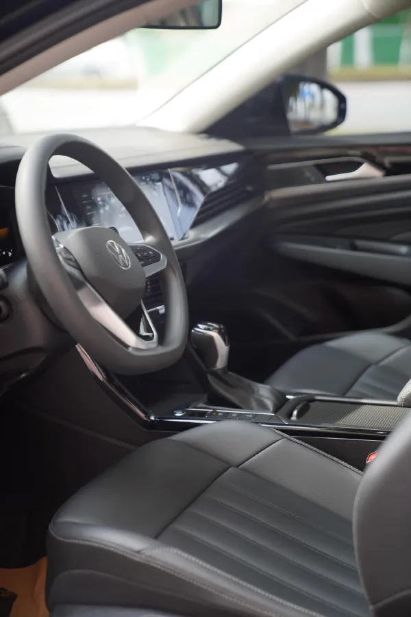 2024 Volkswagen Passat 1.4T 150HP L4 7DCT,autocango,china used car exporter,china ev exporter,chinese used car exporter,chinese used ev exporter