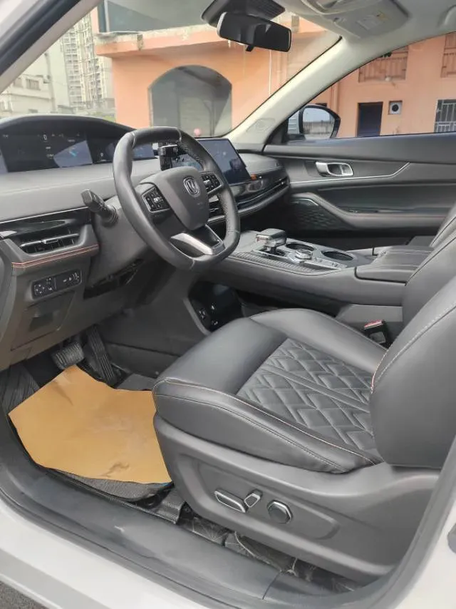 2021 ChangAn UNI-K 2.0T 233HP L4 8AT,autocango,china used car exporter,china ev exporter,chinese used car exporter,chinese used ev exporter