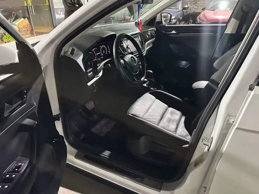 2021 Volkswagen T-Roc 1.4T 150HP L4 7DCT,autocango,china used car exporter,china ev exporter,chinese used car exporter,chinese used ev exporter