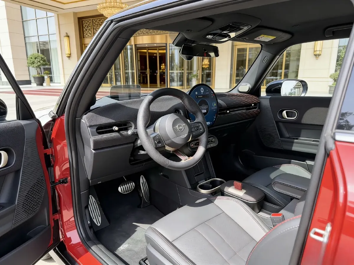 2025 MINI JCW 2.0T 231HP L4 7DCT,autocango,china used car exporter,china ev exporter,chinese used car exporter,chinese used ev exporter