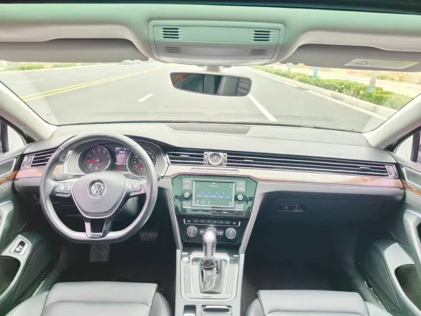 2018 Volkswagen Magotan 1.8T 180HP L4 7DCT,autocango,china used car exporter,china ev exporter,chinese used car exporter,chinese used ev exporter