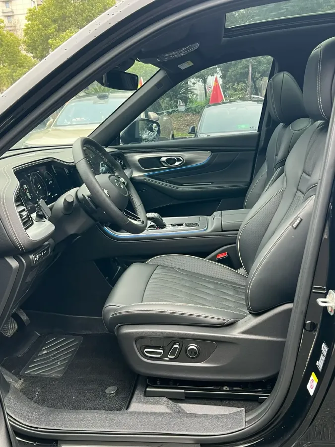 2022 GAC Trumpchi GS8 2.0T 252HP L4 8AT,autocango,china used car exporter,china ev exporter,chinese used car exporter,chinese used ev exporter