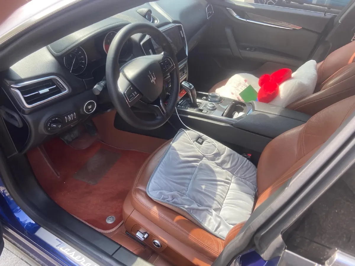 2021 Maserati Ghibli 2.0T 330HP L4 8AT,autocango,china used car exporter,china ev exporter,chinese used car exporter,chinese used ev exporter