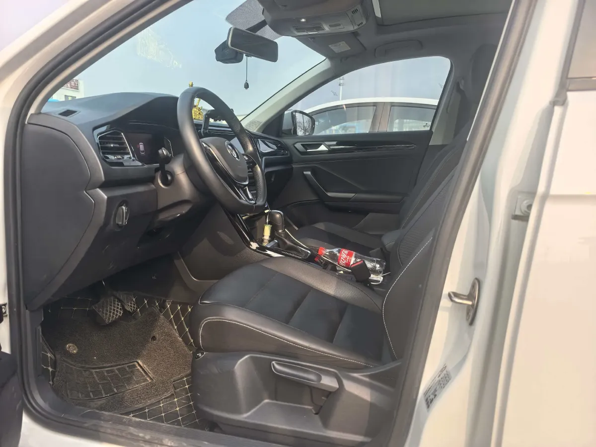2020 Volkswagen T-Roc 1.4T 150HP L4 7DCT,autocango,china used car exporter,china ev exporter,chinese used car exporter,chinese used ev exporter