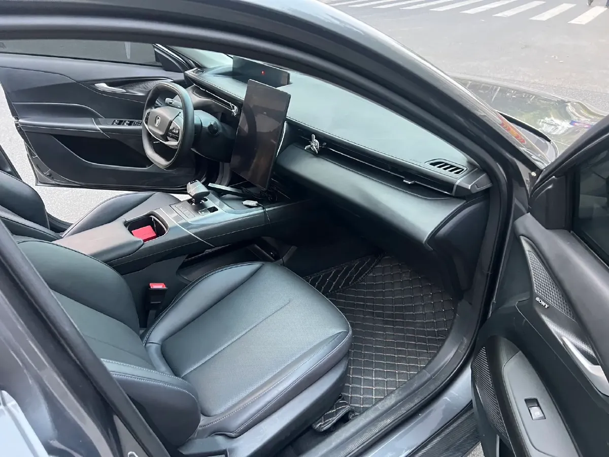 2023 ChangAn Lamore 1.5T 170HP L4 7DCT,autocango,china used car exporter,china ev exporter,chinese used car exporter,chinese used ev exporter