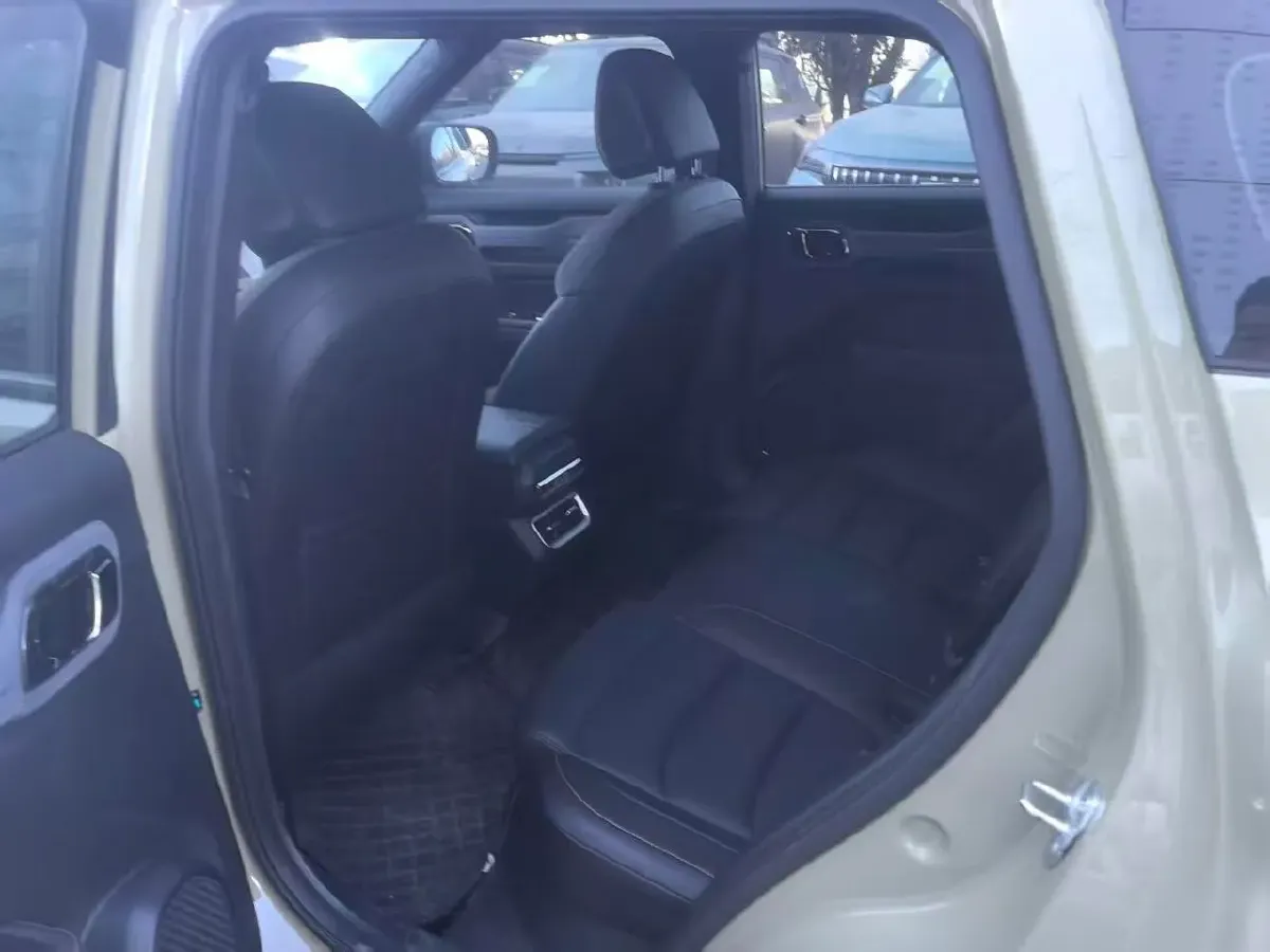 2025 Geely Cowboy 1.5T 181HP L4 7DCT,autocango,china used car exporter,china ev exporter,chinese used car exporter,chinese used ev exporter