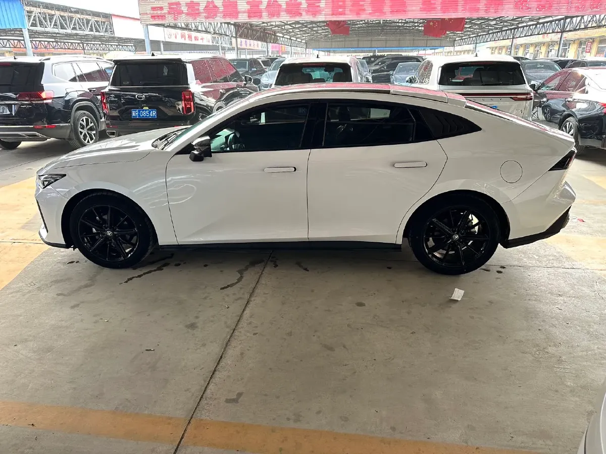 2022 ChangAn UNI-V 1.5T 188HP L4 7DCT,autocango,china used car exporter,china ev exporter,chinese used car exporter,chinese used ev exporter