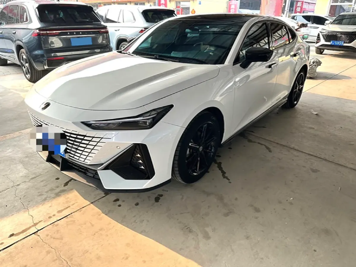 2022 ChangAn UNI-V 1.5T 188HP L4 7DCT,autocango,china used car exporter,china ev exporter,chinese used car exporter,chinese used ev exporter