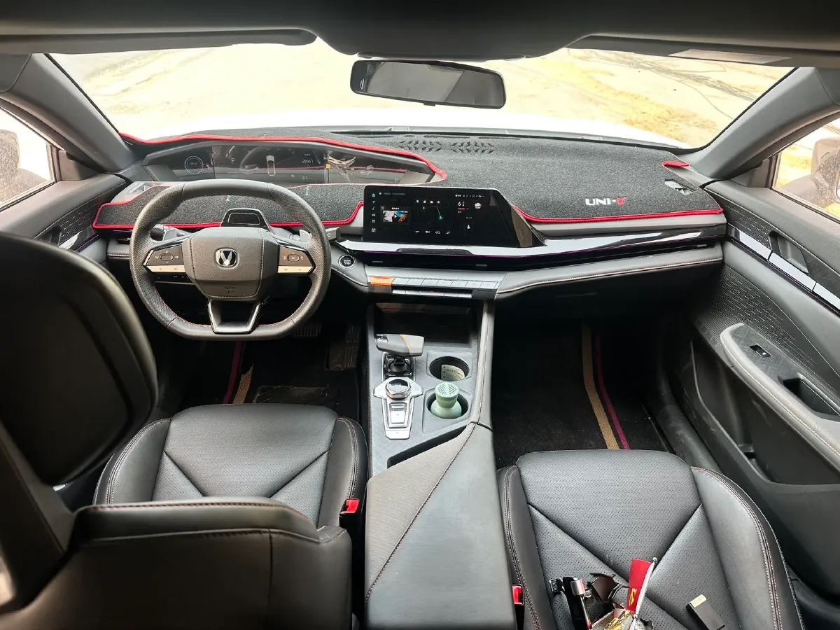 2022 ChangAn UNI-V 1.5T 188HP L4 7DCT,autocango,china used car exporter,china ev exporter,chinese used car exporter,chinese used ev exporter