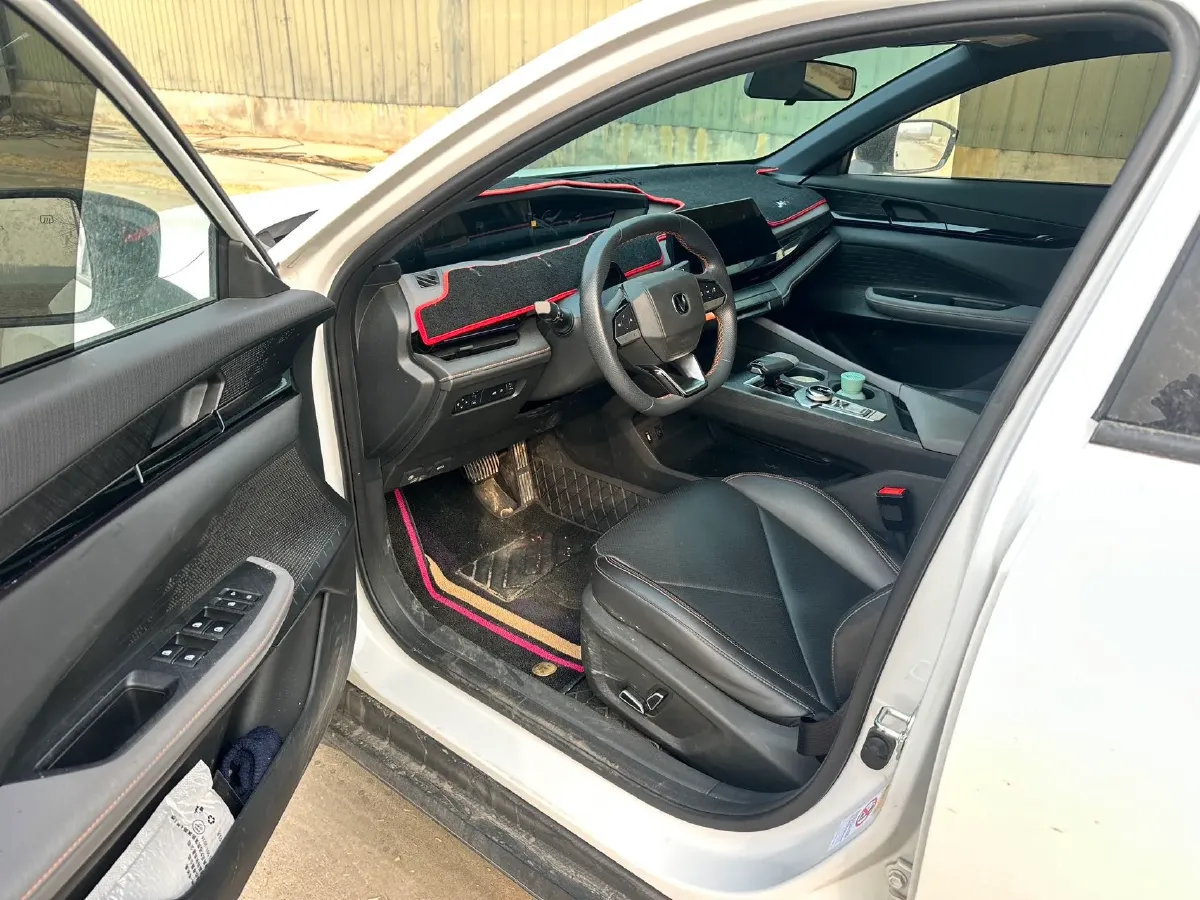 2022 ChangAn UNI-V 1.5T 188HP L4 7DCT,autocango,china used car exporter,china ev exporter,chinese used car exporter,chinese used ev exporter