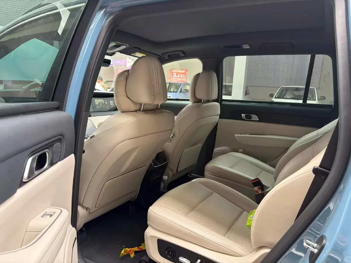 2020 Li ONE Range Extended 131HP REEV 40.5KWH,autocango,china used car exporter,china ev exporter,chinese used car exporter,chinese used ev exporter