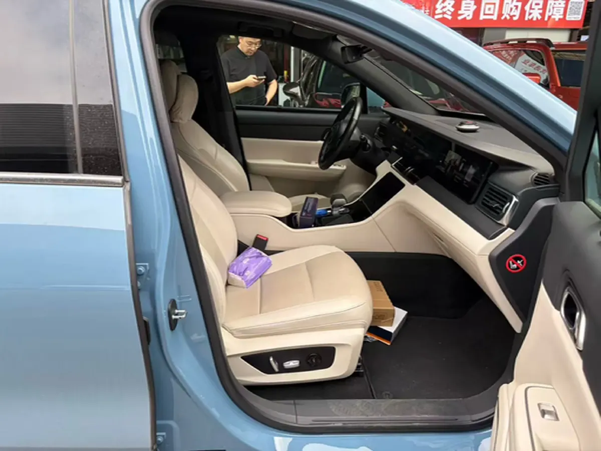 2020 Li ONE Range Extended 131HP REEV 40.5KWH,autocango,china used car exporter,china ev exporter,chinese used car exporter,chinese used ev exporter