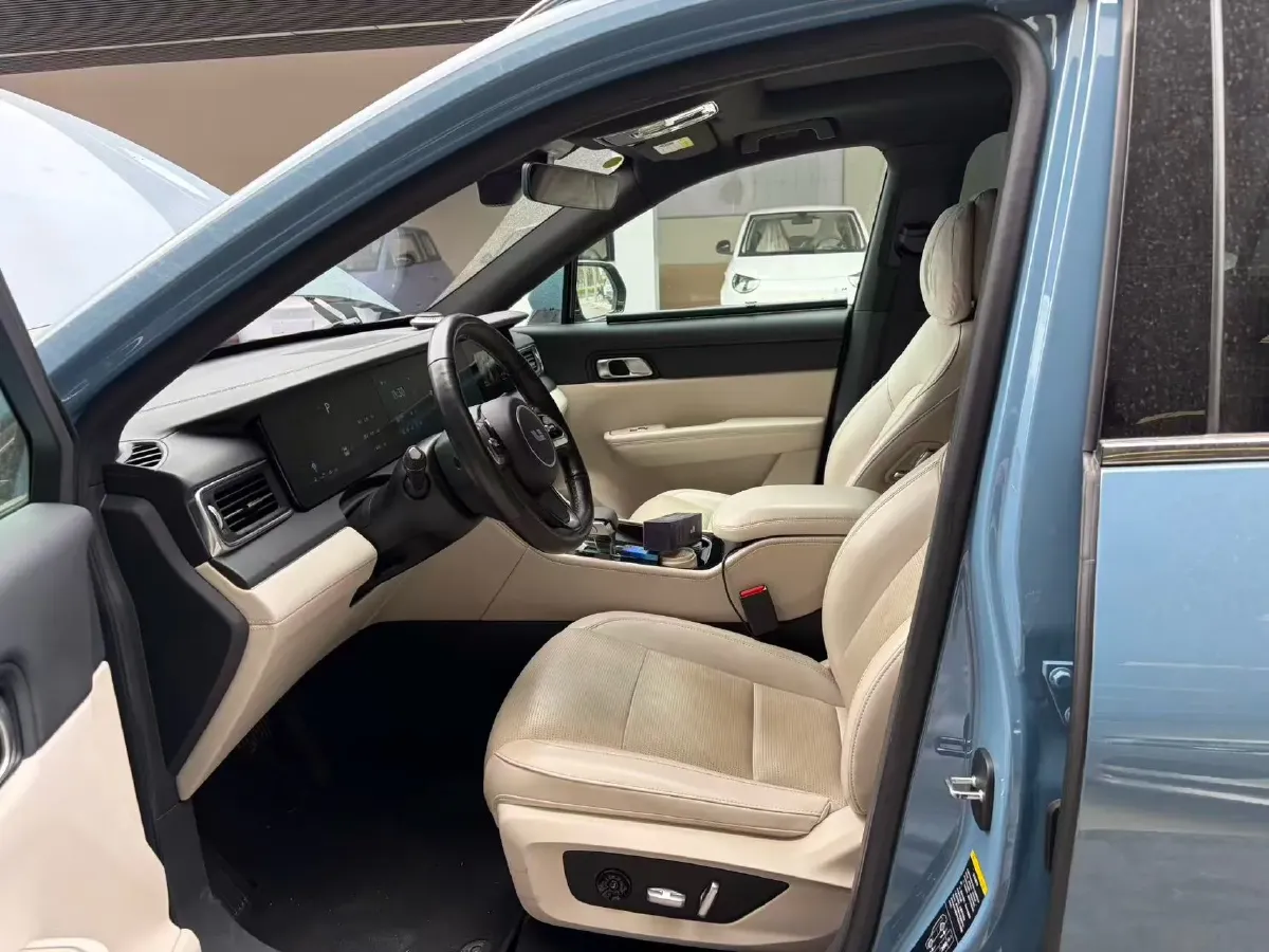 2020 Li ONE Range Extended 131HP REEV 40.5KWH,autocango,china used car exporter,china ev exporter,chinese used car exporter,chinese used ev exporter