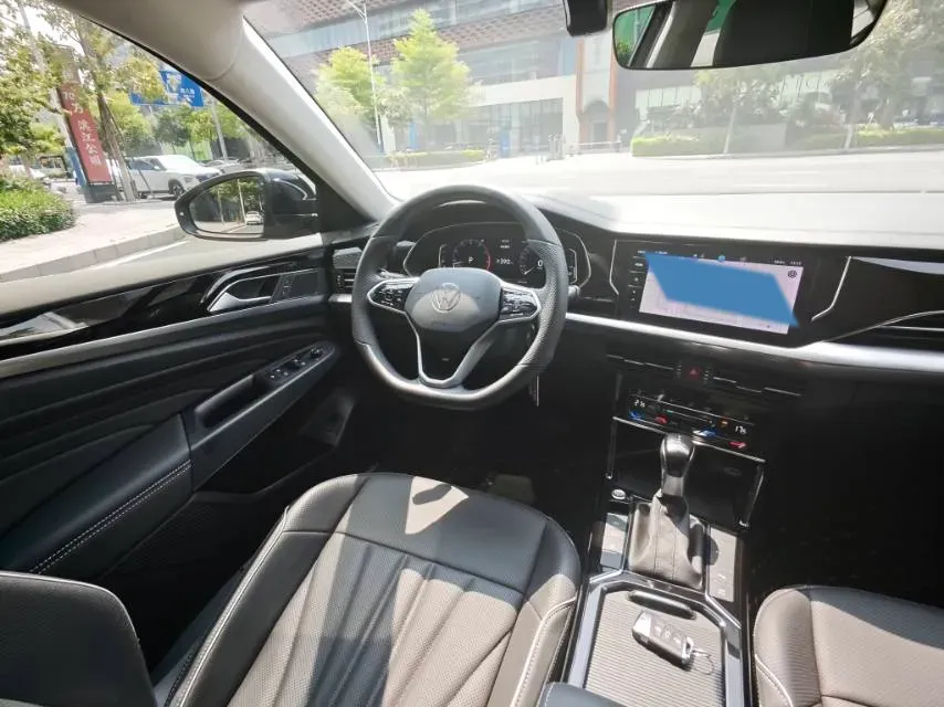 2024 Volkswagen Passat 2.0T 220HP L4 7DCT,autocango,china used car exporter,china ev exporter,chinese used car exporter,chinese used ev exporter