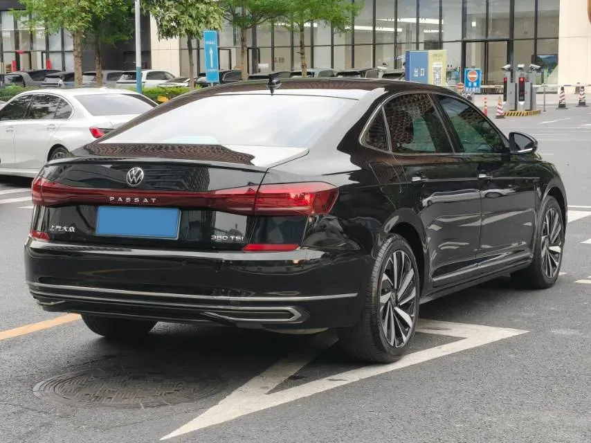2024 Volkswagen Passat 2.0T 220HP L4 7DCT,autocango,china used car exporter,china ev exporter,chinese used car exporter,chinese used ev exporter