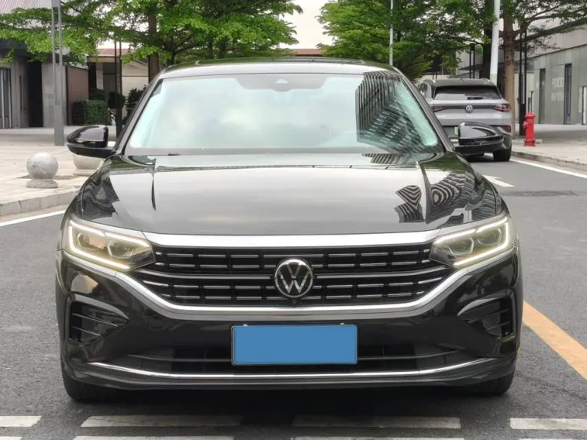 2024 Volkswagen Passat 2.0T 220HP L4 7DCT,autocango,china used car exporter,china ev exporter,chinese used car exporter,chinese used ev exporter