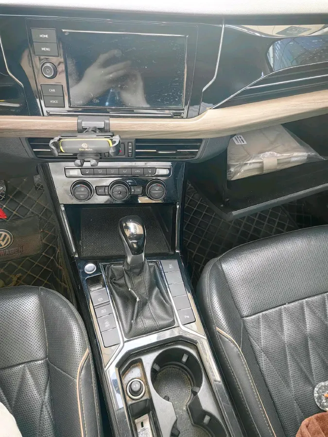 2019 Volvo V40 1.5T 152HP L4 6AT,autocango,china used car exporter,china ev exporter,chinese used car exporter,chinese used ev exporter