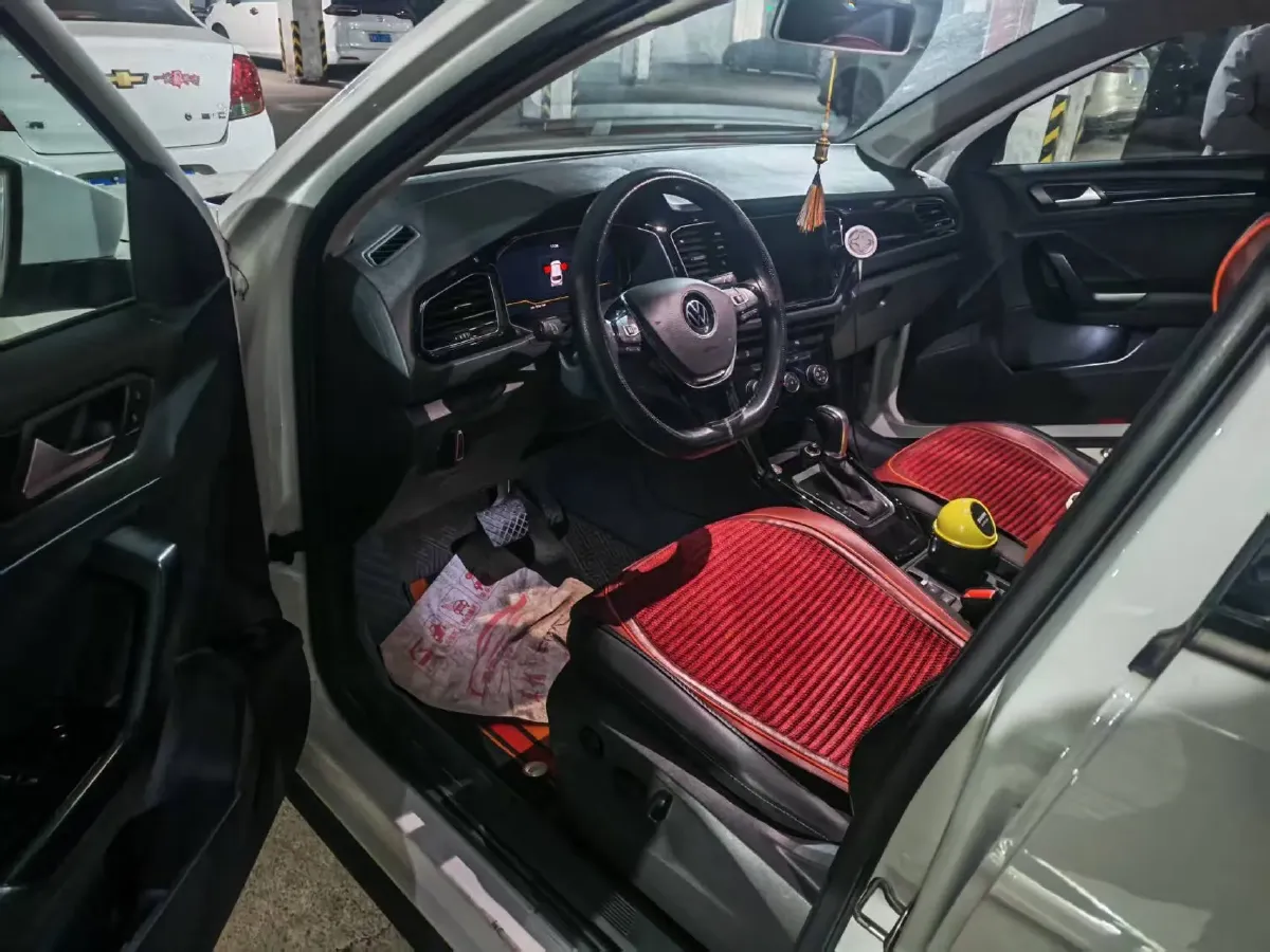 2021 Volkswagen T-Roc 1.4T 150HP L4 7DCT,autocango,china used car exporter,china ev exporter,chinese used car exporter,chinese used ev exporter