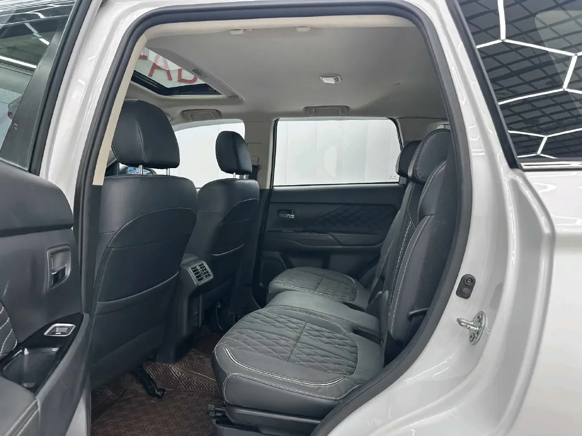 2021 Mitsubishi Outlander 2.0L 166HP L4 CVT,autocango,china used car exporter,china ev exporter,chinese used car exporter,chinese used ev exporter