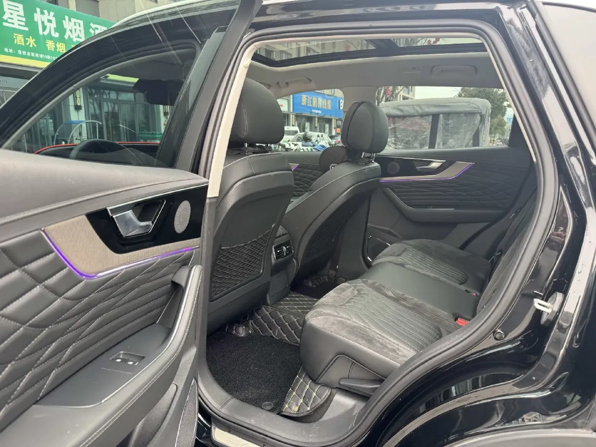 2022 HongQi HS5 2.0T 224HP L4 6AT,autocango,china used car exporter,china ev exporter,chinese used car exporter,chinese used ev exporter