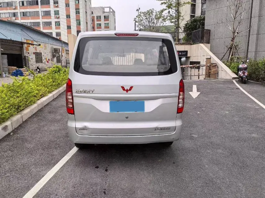 2019 WuLing HongGuang V 1.5L 99HP L4 6MT,autocango,china used car exporter,china ev exporter,chinese used car exporter,chinese used ev exporter