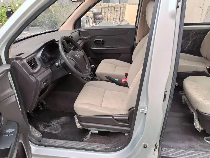2019 WuLing HongGuang V 1.5L 99HP L4 6MT,autocango,china used car exporter,china ev exporter,chinese used car exporter,chinese used ev exporter