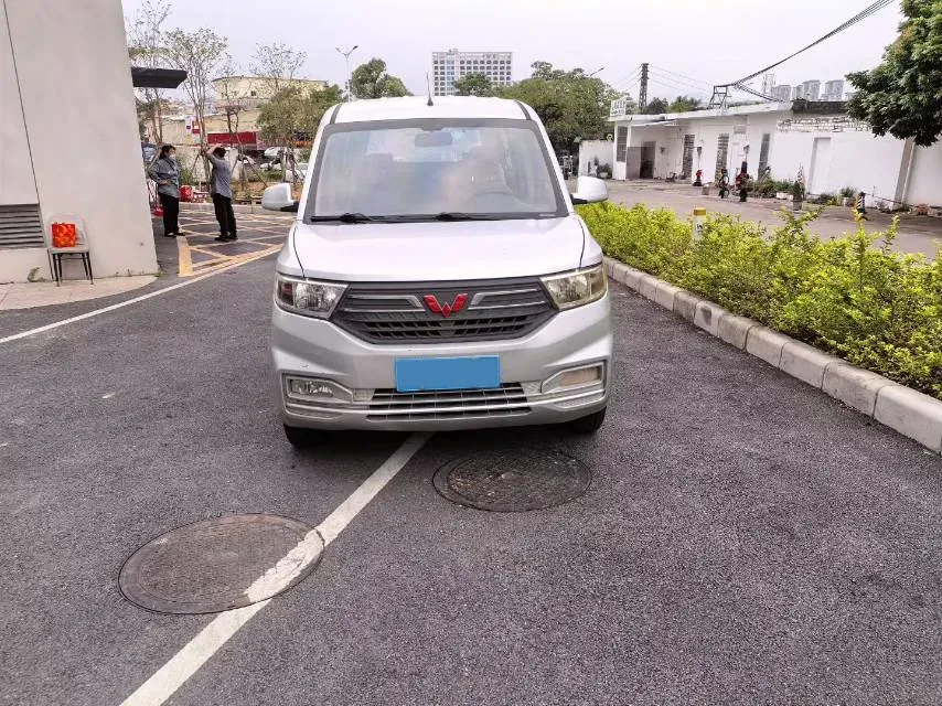 2019 WuLing HongGuang V 1.5L 99HP L4 6MT,autocango,china used car exporter,china ev exporter,chinese used car exporter,chinese used ev exporter