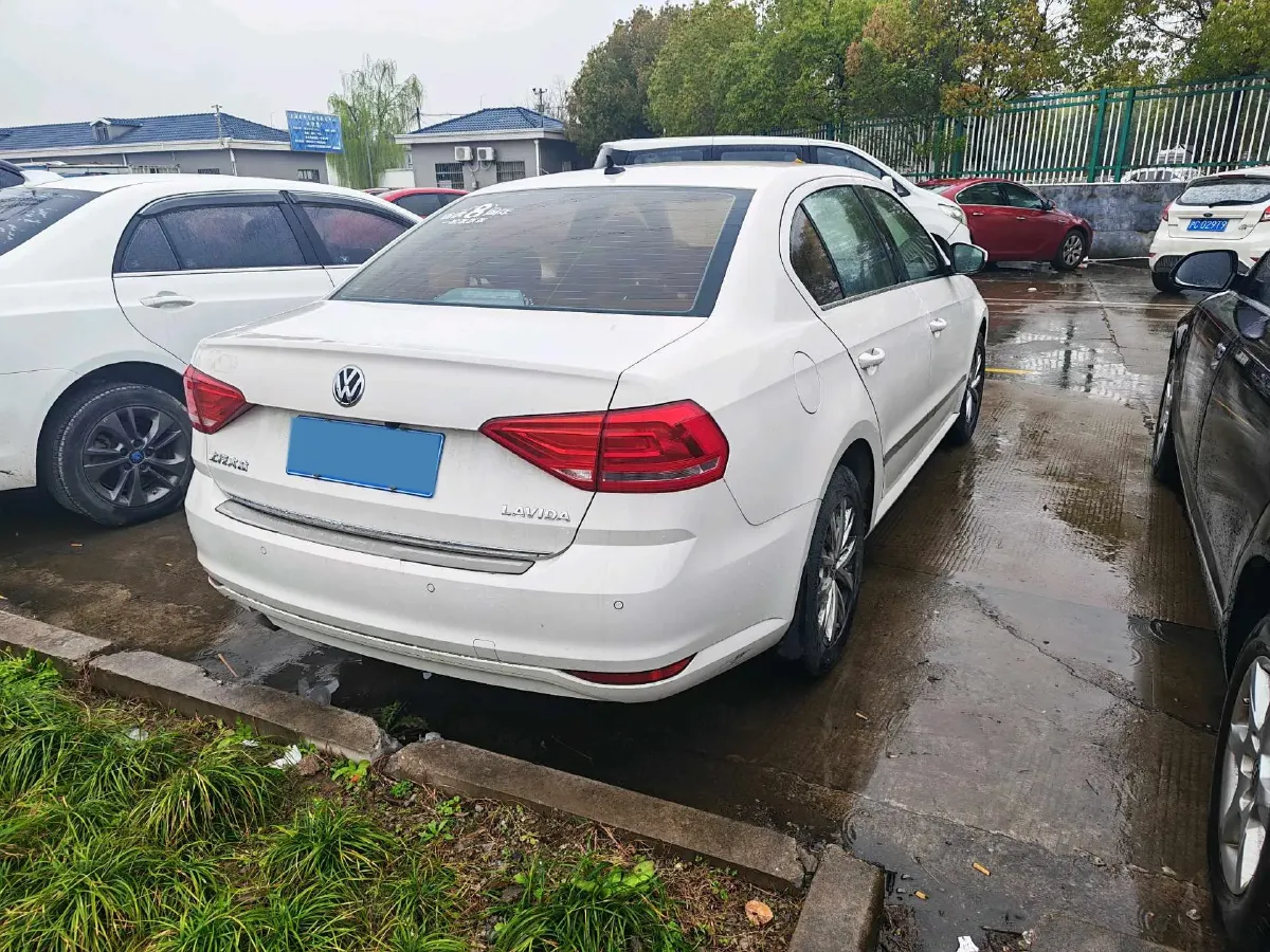 2017 Zotye Damy X7 1.8T 177HP L4 5MT,autocango,china used car exporter,china ev exporter,chinese used car exporter,chinese used ev exporter