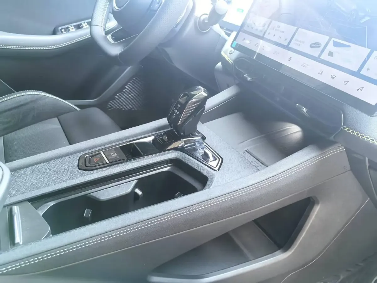 2025 LYNK&CO 03 1.5T 181HP L4 7DCT,autocango,china used car exporter,china ev exporter,chinese used car exporter,chinese used ev exporter