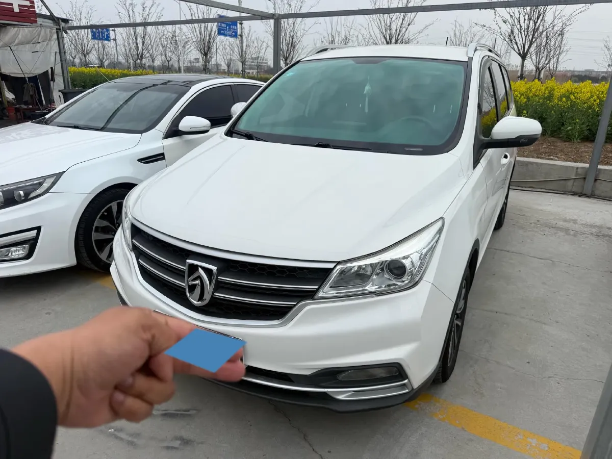2019 BaoJun 730 1.5T 147HP L4 CVT,autocango,china used car exporter,china ev exporter,chinese used car exporter,chinese used ev exporter