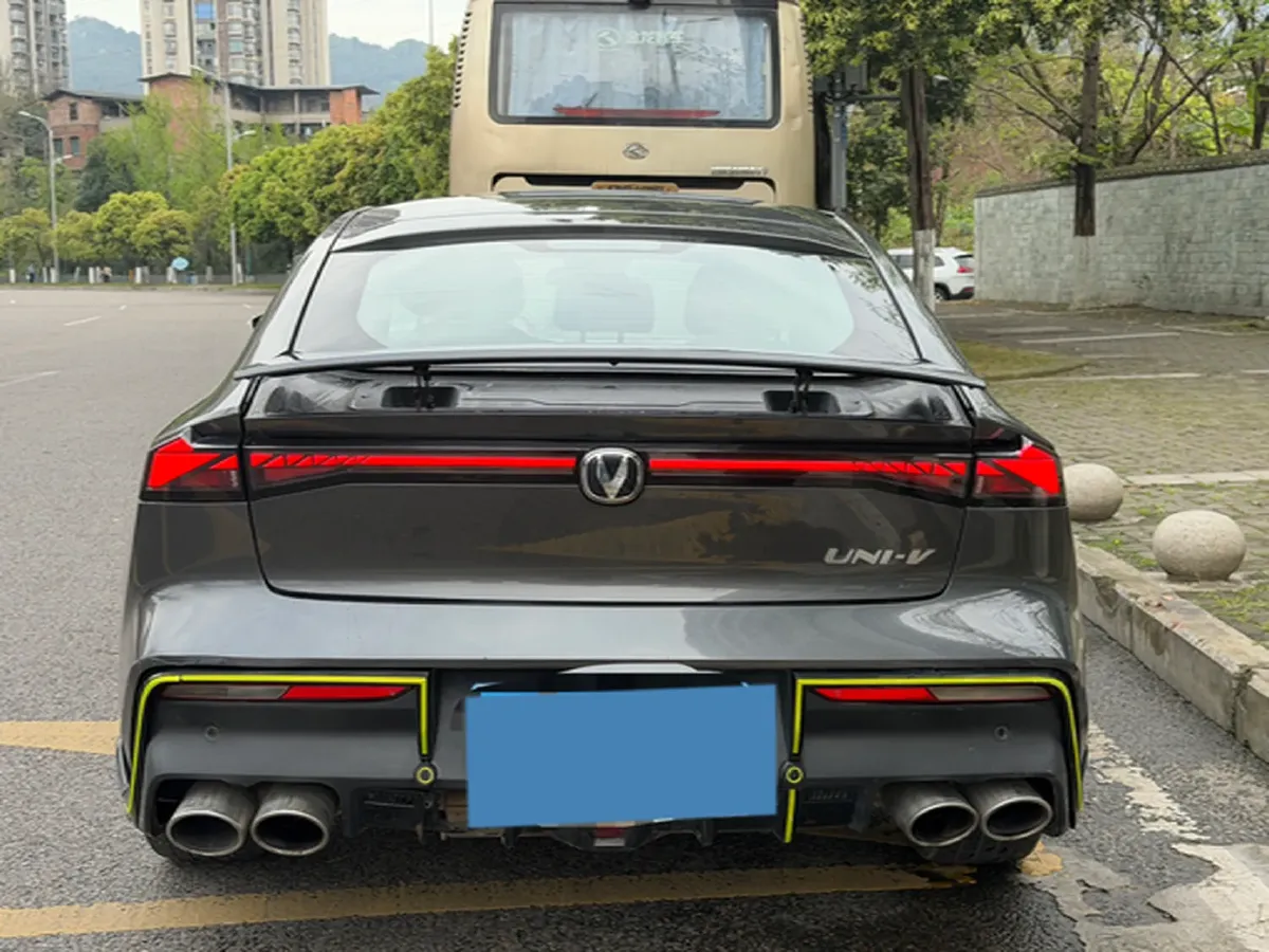 2022 ChangAn UNI-V 1.5T 188HP L4 7DCT,autocango,china used car exporter,china ev exporter,chinese used car exporter,chinese used ev exporter