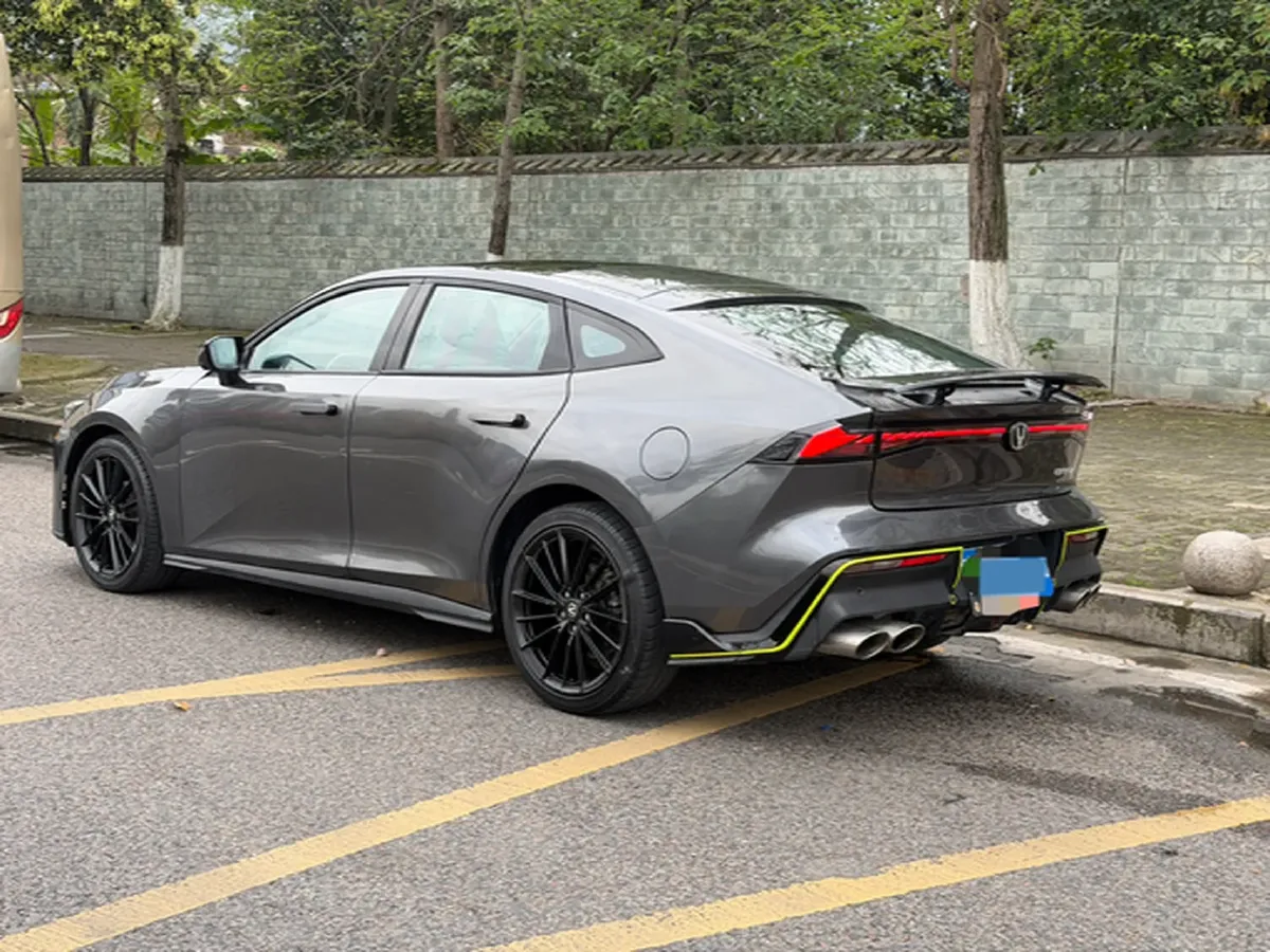 2022 ChangAn UNI-V 1.5T 188HP L4 7DCT,autocango,china used car exporter,china ev exporter,chinese used car exporter,chinese used ev exporter