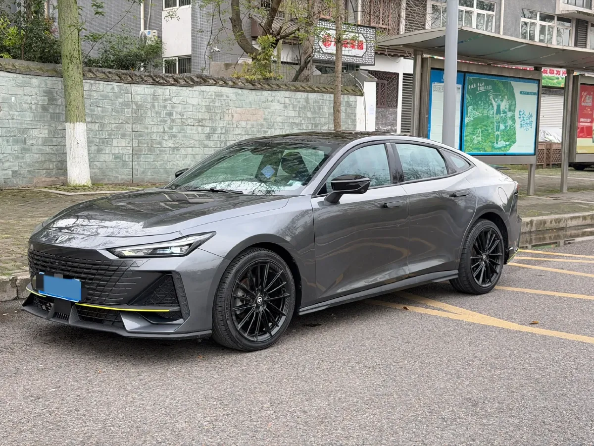 2022 ChangAn UNI-V 1.5T 188HP L4 7DCT,autocango,china used car exporter,china ev exporter,chinese used car exporter,chinese used ev exporter