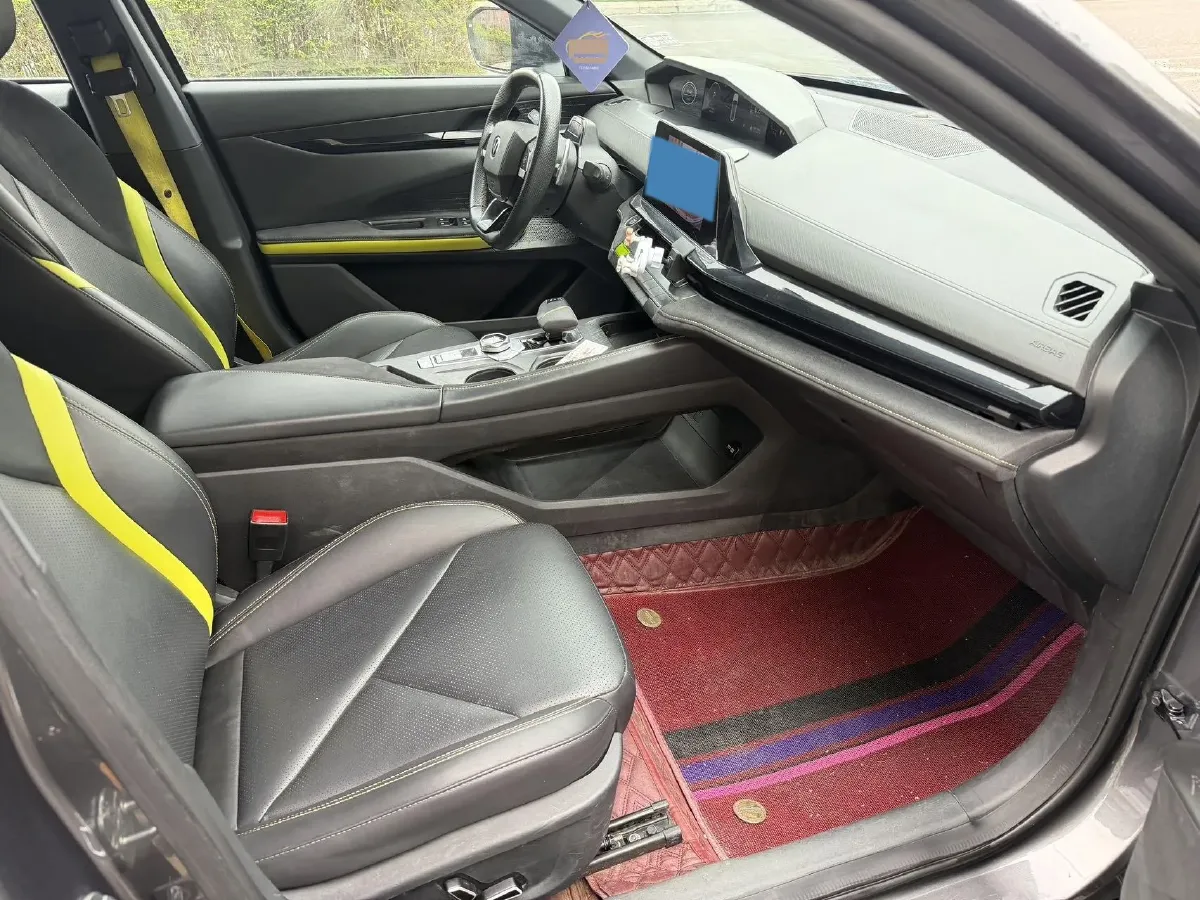 2022 ChangAn UNI-V 1.5T 188HP L4 7DCT,autocango,china used car exporter,china ev exporter,chinese used car exporter,chinese used ev exporter