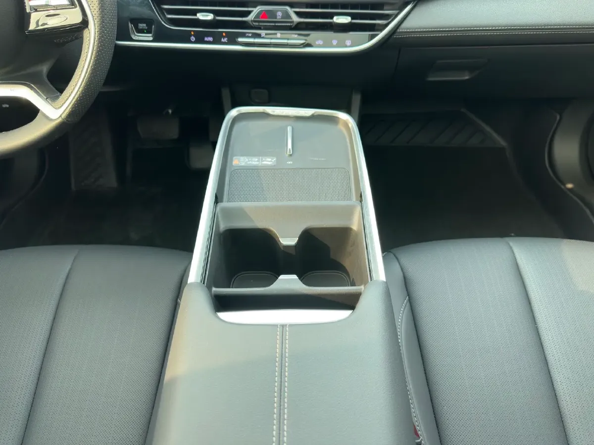 2025 Buick Larcosse 2.0T 237HP L4 9AT,autocango,china used car exporter,china ev exporter,chinese used car exporter,chinese used ev exporter