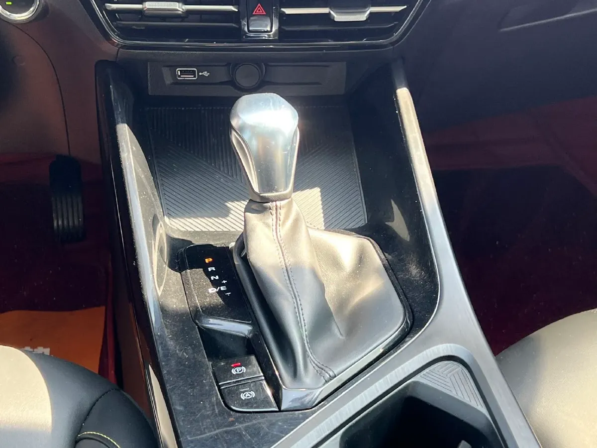 2021 Roewe i5 1.5L 120HP L4 CVT,autocango,china used car exporter,china ev exporter,chinese used car exporter,chinese used ev exporter