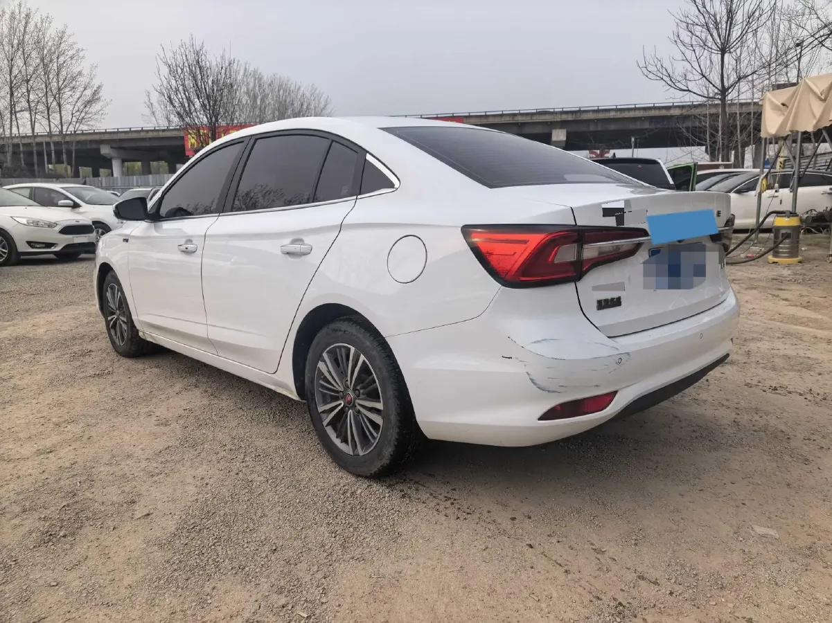2019 Roewe i5 1.5L 120HP L4 5MT,autocango,china used car exporter,china ev exporter,chinese used car exporter,chinese used ev exporter