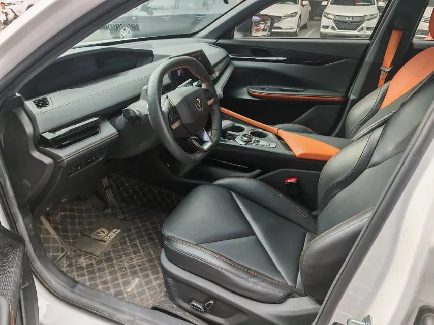 2022 ChangAn UNI-V 1.5T 188HP L4 7DCT,autocango,china used car exporter,china ev exporter,chinese used car exporter,chinese used ev exporter