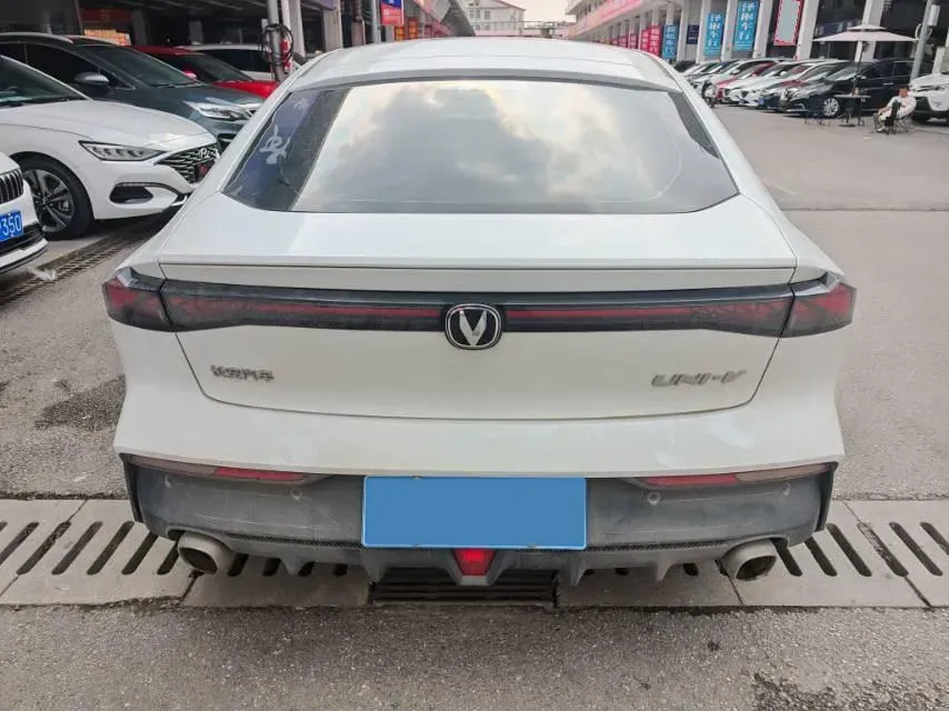 2022 ChangAn UNI-V 1.5T 188HP L4 7DCT,autocango,china used car exporter,china ev exporter,chinese used car exporter,chinese used ev exporter