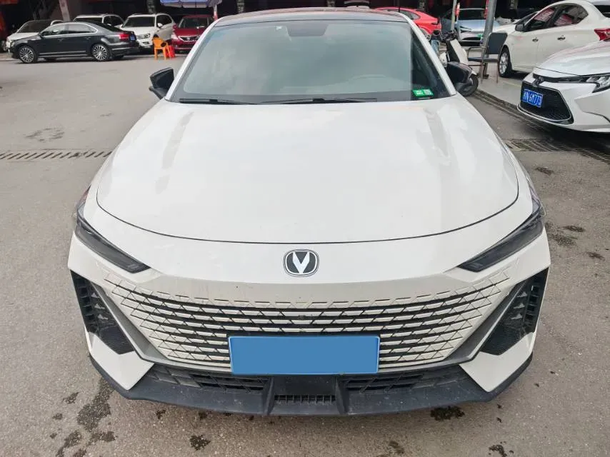 2022 ChangAn UNI-V 1.5T 188HP L4 7DCT,autocango,china used car exporter,china ev exporter,chinese used car exporter,chinese used ev exporter