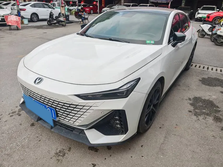 2022 ChangAn UNI-V 1.5T 188HP L4 7DCT,autocango,china used car exporter,china ev exporter,chinese used car exporter,chinese used ev exporter