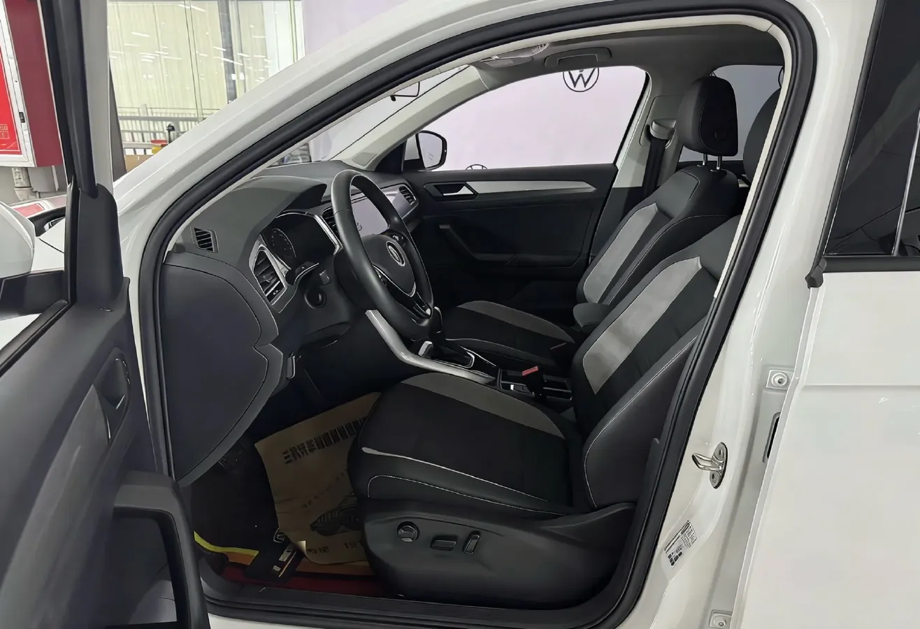 2022 Volkswagen T-Roc 1.4T 150HP L4 7DCT,autocango,china used car exporter,china ev exporter,chinese used car exporter,chinese used ev exporter