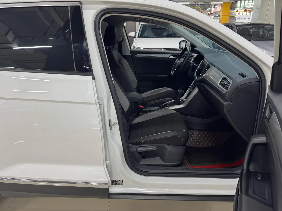 2022 Volkswagen T-Roc 1.4T 150HP L4 7DCT,autocango,china used car exporter,china ev exporter,chinese used car exporter,chinese used ev exporter