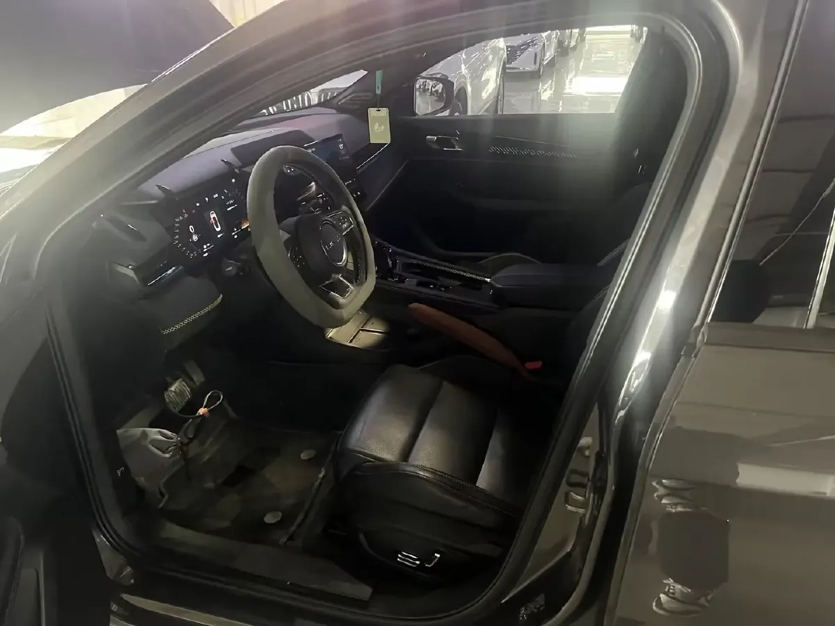 2023 MAXUS G50 1.5T 181HP L4 7DCT,autocango,china used car exporter,china ev exporter,chinese used car exporter,chinese used ev exporter