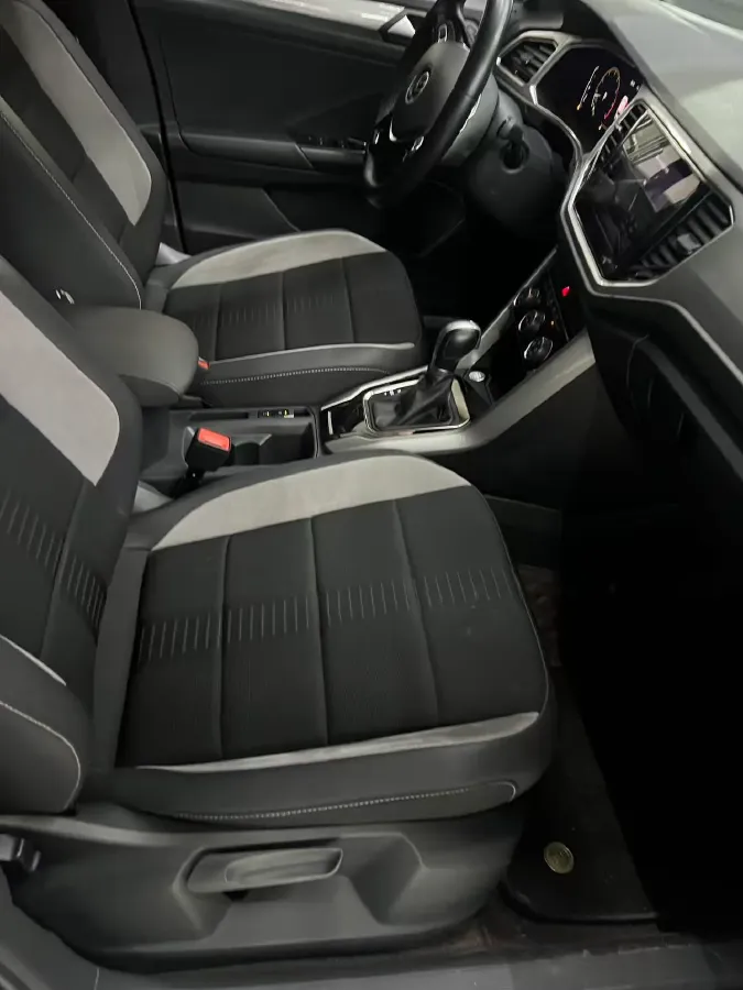 2022 Volkswagen T-Roc 1.4T 150HP L4 7DCT,autocango,china used car exporter,china ev exporter,chinese used car exporter,chinese used ev exporter