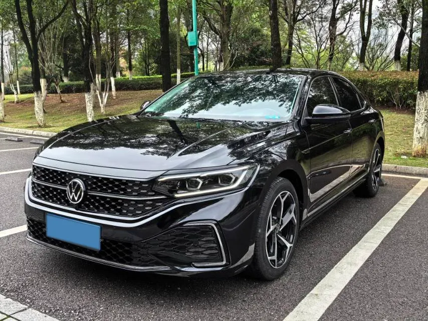 2023 Volkswagen Passat 2.0T 186HP L4 7DCT,autocango,china used car exporter,china ev exporter,chinese used car exporter,chinese used ev exporter